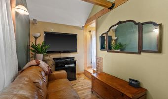 648 Raymond Rd, Chester, NH 03036