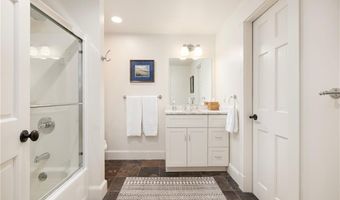 56 Summerfield Ln, Middletown, RI 02842