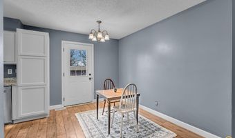 320 Harrison Ct, Auburn, KS 66402