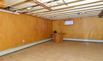 72 E Main Rd, Middletown, RI 02842