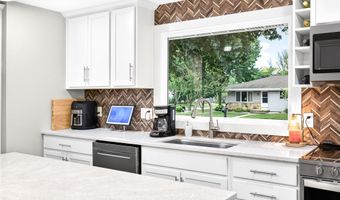 1645 E ROELAND Ave, Appleton, WI 54915