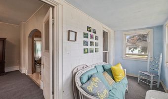 311 E 4th St, Riverside, IA 52327