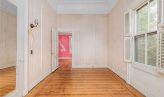 36 Ayrault St, Newport, RI 02840