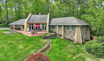 8272 WOODBINE Rd, Airville, PA 17302