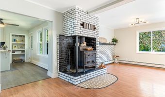 44 Sixth St, Auburn, ME 04210