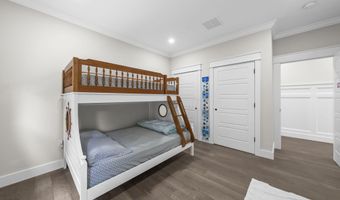 129 Magnolia Ln, Middletown, NJ 07748