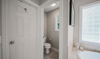 985 W Martin Ave, Amherst, OH 44001