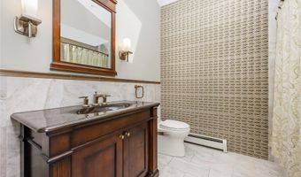 18 Central Ave, Amityville, NY 11701