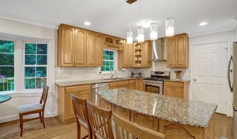 8304 FIVE GATES Rd, Annandale, VA 22003