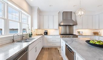 1040 Buttonwoods Ave, Warwick, RI 02886
