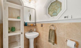 44 Kaupakalua Rd, Haiku, HI 96708