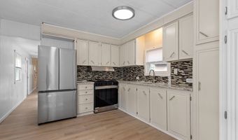 17 Jake Ln, Acushnet, MA 02743