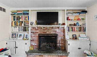 689 Middle Rd, East Greenwich, RI 02818