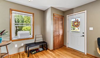 21 Alder Ln, Burlington, VT 05401