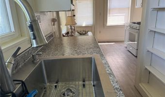 44 Crest St, Middletown, RI 02842
