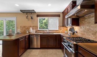 2561 Hidden Meadow Ln, Ballwin, MO 63021