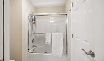 305 Richmond Glen Dr, Cheshire, CT 06410
