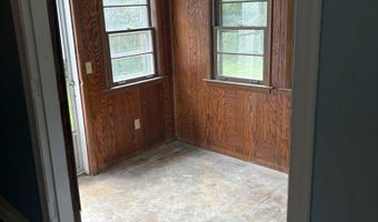 304 Plymouth St, Athens, WV 24712
