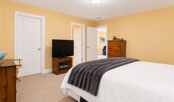 36 Overlook Dr 36, North Kingstown, RI 02852
