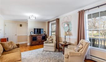 288 W Maplemere Rd, Amherst, NY 14221