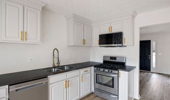 1029 Regency Dr, Acworth, GA 30102