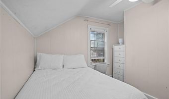 12 Hammond St, Newport, RI 02840