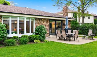 1132 S Fernandez Ave, Arlington Heights, IL 60005