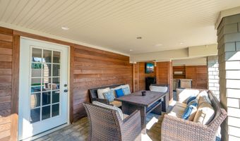 45 Strickland St, Bay Head, NJ 08742