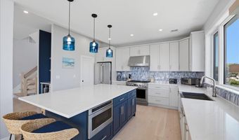 115 9TH St, Beach Haven, NJ 08008