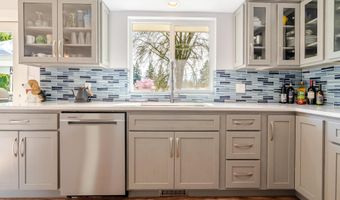 656 E Thornton Lake Dr NW, Albany, OR 97321