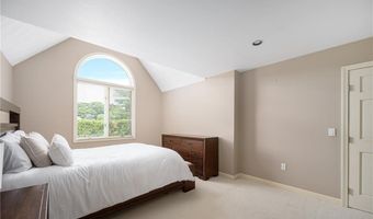 40 Alpine Estates Dr, Cranston, RI 02921