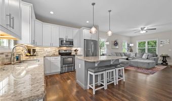 1385 Robins Nest Dr, Asheboro, NC 27203