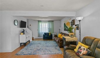 4 Clarke St, Warwick, RI 02886