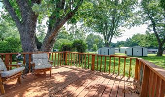 1520 S Carnation Dr, Aurora, MO 65605
