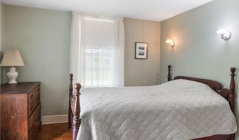 281 Green End Ave, Middletown, RI 02842