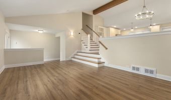 2003 E Lillian Ln, Arlington Heights, IL 60004