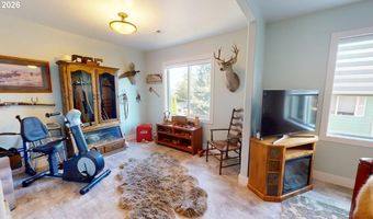 917 5 7TH St, Brookings, OR 97415