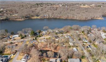 32 Tanglewood Trl, Narragansett, RI 02882