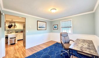 24 High St, Middletown, RI 02842