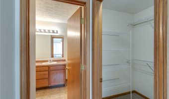 3061 Dover Dr, Akron, OH 44312