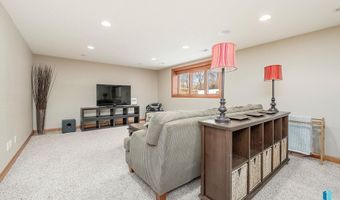 2225 E Byrum Cir, Brandon, SD 57005