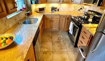 3327 MARTHA CUSTIS Dr 3327, Alexandria, VA 22302