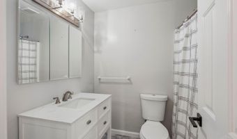 3647 E Galbraith Rd, Amberley, OH 45236