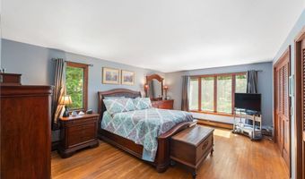 2 Spinney Ln, North Kingstown, RI 02852