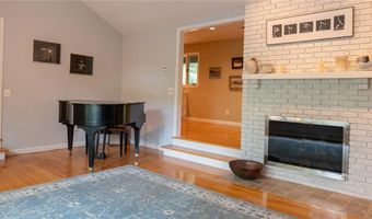 65 Huguenot Dr, East Greenwich, RI 02818