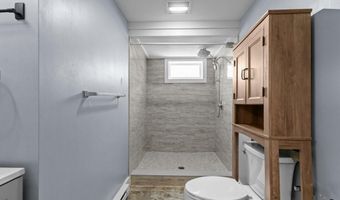 132 Maple Ave, Middletown, RI 02842