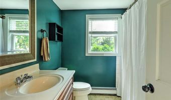 70 Boyce Ave, Barrington, RI 02806