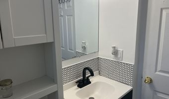 7 Metroview Ct, Ann Arbor, MI 48108