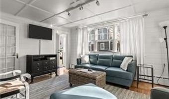 14 Dearborn St, Newport, RI 02840