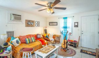 66 8th St, Apalachicola, FL 32320